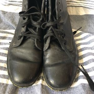 Sz 7 doc martens shore ditch vegan leather boot